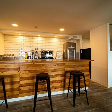 Alima Surf & Hotel *