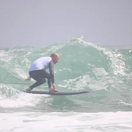 Alima Surf & מלון *