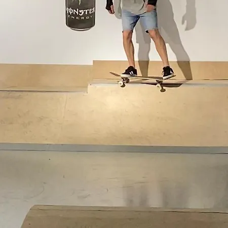 Alima Surf & מלון אחו