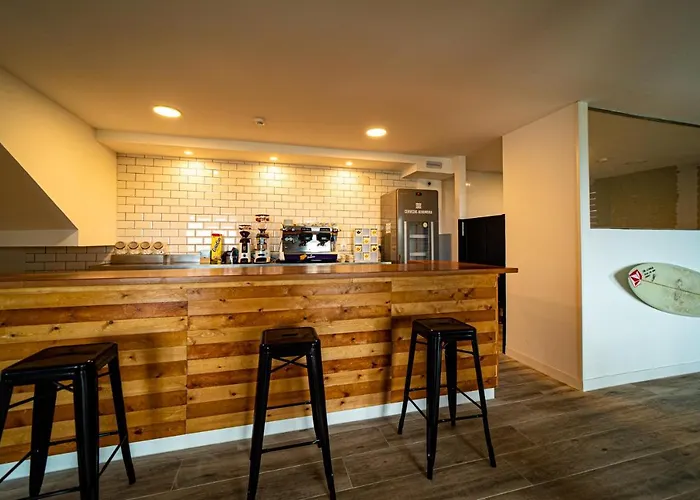 Alima Surf & Hotell *