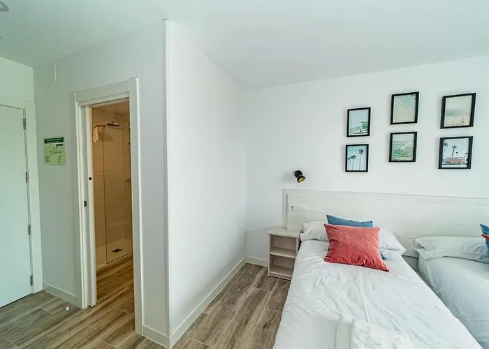 Alima Surf & Hotell *